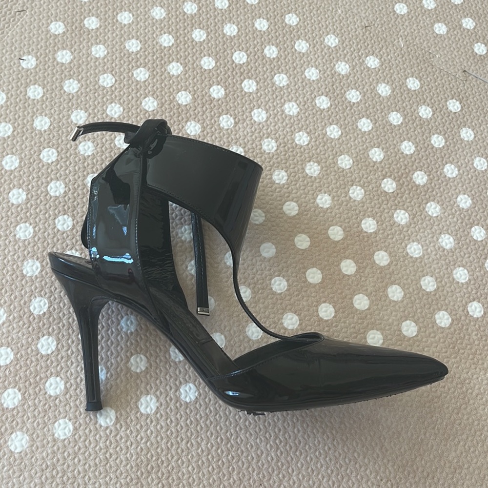 Salvatore Ferragamo pump size 7C